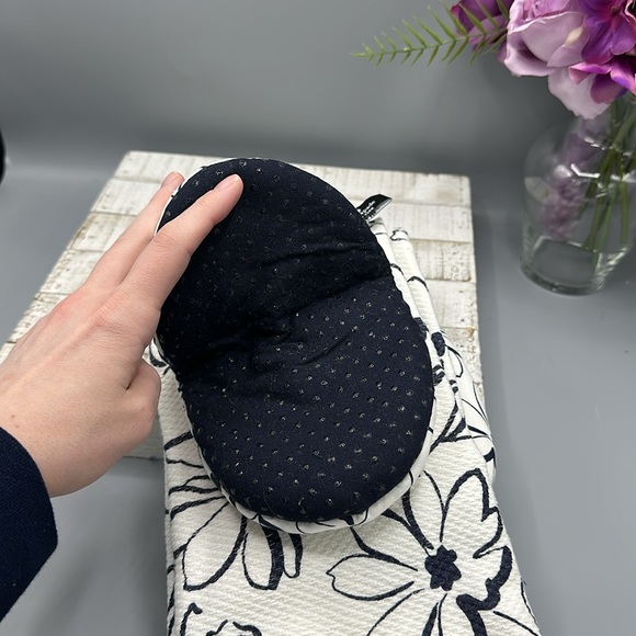 Nwt Kate spade kitchen towels and mini oven mitts set - Picture 4 of 7
